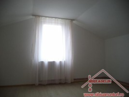inchiriez-apartament-3-camere-zona-piata-cluj-6