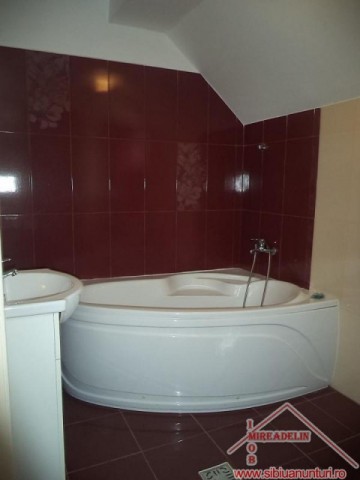 inchiriez-apartament-3-camere-zona-piata-cluj-8