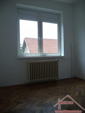 inchiriez-casa-5-camere-dpem-zona-trei-stejari-8