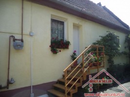 vand-casa-2-apartamente-curte-si-gradina-in-turnisor