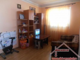 apartament-3-camere-la-mansarda-zona-valea-aurie