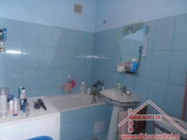 apartament-3-camere-la-mansarda-zona-valea-aurie-2