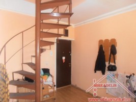 apartament-3-camere-la-mansarda-zona-valea-aurie-3