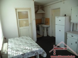 inchiriez-garsoniera-la-casa-zona-strand-2