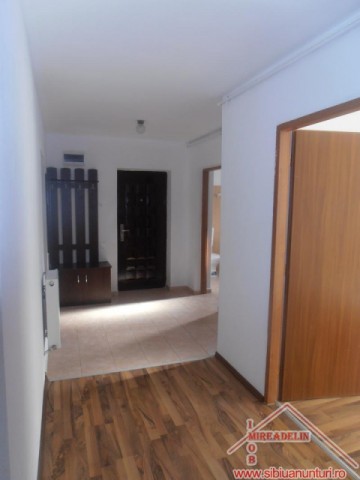inchiriez-apartament-3-camere-la-vila-zona-lazaret-4