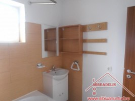 inchiriez-apartament-3-camere-la-vila-zona-lazaret-9