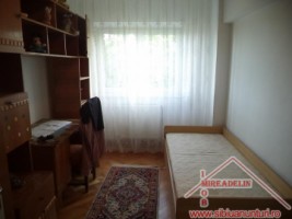 vand-apartament-3-camere85mpzona-rahova-1