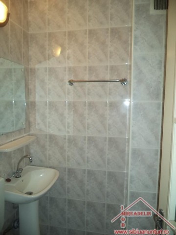 vand-apartament-3-camere85mpzona-rahova-7