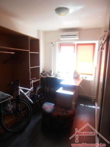 ocazie-vand-apartament-4-camere-zona-mihai-viteazu-7