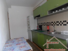 inchiriez-apartament-2-camere-in-zona-vasile-aaron-langa-hipermarket-uri-2