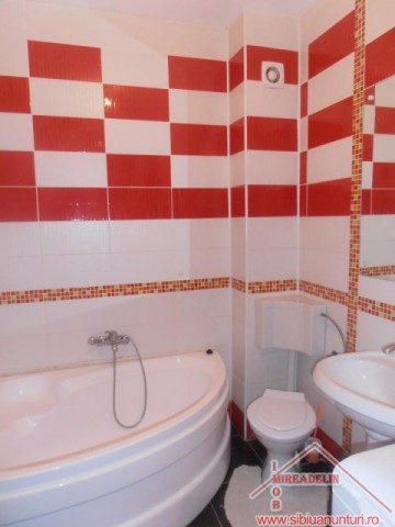 inchiriez-apartament-2-camere-in-zona-vasile-aaron-langa-hipermarket-uri-4