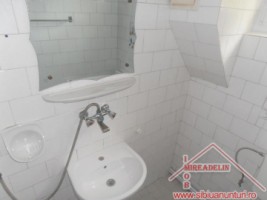 inchiriez-casa-3-camere-zona-vasile-milea-3