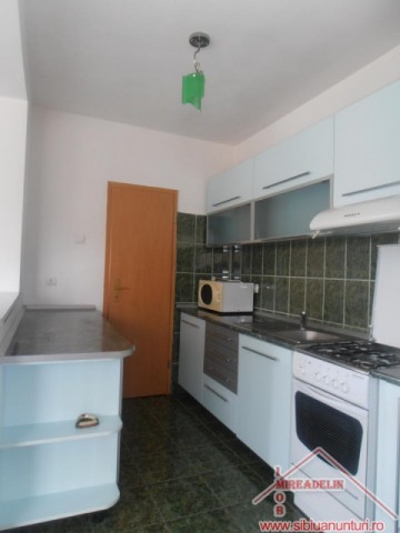 inchiriez-apartament-3-camere-in-cartierul-tilisca-zona-calea-poplacii-1