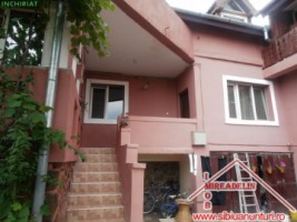 inchiriez-apartament-3-camere-la-casa-central