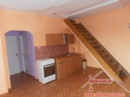 inchiriez-apartament-3-camere-la-casa-central-1
