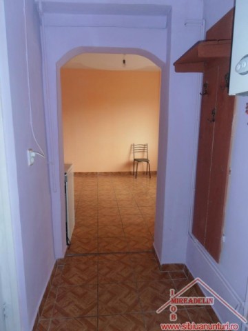inchiriez-apartament-3-camere-la-casa-central-3