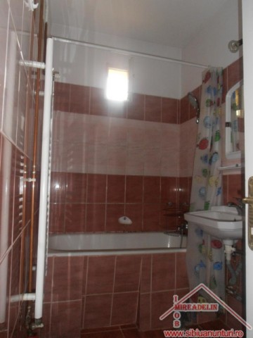 inchiriez-apartament-3-camere-la-casa-central-8