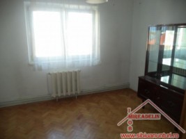 inchiriez-apartament-4-camere-zona-terezian-3