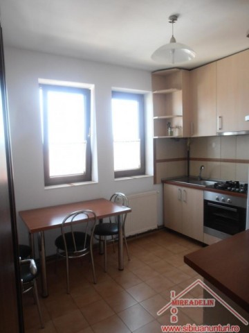 inchiriez-apartament-4-camere-zona-strand-ii-3