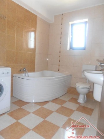 inchiriez-apartament-4-camere-zona-strand-ii-10