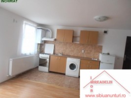 inchiriez-apartament-3-camere-la-mansarda-valea-aurie
