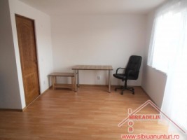 inchiriez-apartament-3-camere-la-mansarda-valea-aurie-2