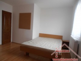 inchiriez-apartament-3-camere-la-mansarda-valea-aurie-4