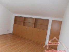 inchiriez-apartament-3-camere-la-mansarda-valea-aurie-5