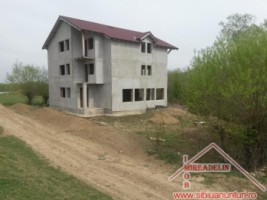vand-teren-cu-casa-in-constructie