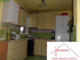 ocazie-vand-apartament-3-camere-la-mansarda-zona-interex