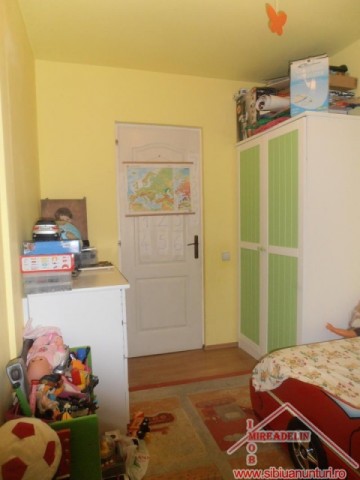 ocazie-vand-apartament-3-camere-la-mansarda-zona-interex-10