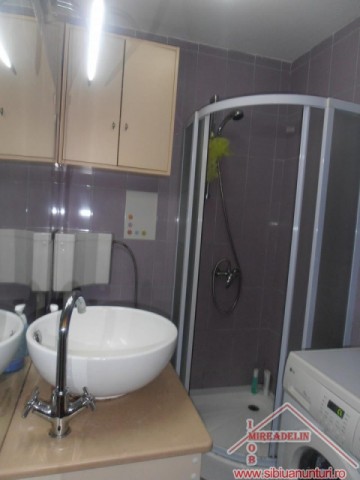 ocazie-vand-apartament-3-camere-la-mansarda-zona-interex-11