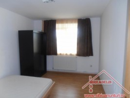 inchiriez-apartament-3-camere-zona-vasile-aaron-2