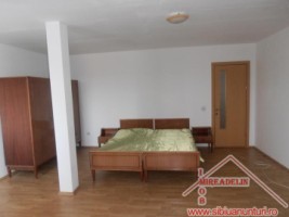 inchiriez-apartament-3-camere-zona-vasile-aaron-5