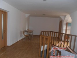 inchiriez-apartament-3-camere-zona-vasile-aaron-9