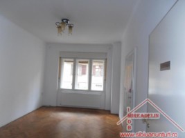 inchiriez-apartament-3-camere-la-vila-ultracentral-1