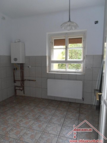 inchiriez-apartament-3-camere-la-vila-ultracentral-4