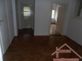 inchiriez-apartament-3-camere-la-vila-ultracentral-5