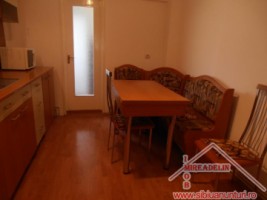 inchiriez-apartament-3-camere-zona-vasile-aaron-1