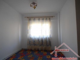 inchiriez-apartament-3-camere-zona-vasile-aaron-4