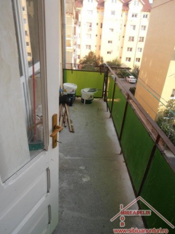 inchiriez-apartament-3-camere-zona-vasile-aaron-9