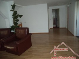 inchiriez-apartament-3-camere-la-casa-la-mansarda-1