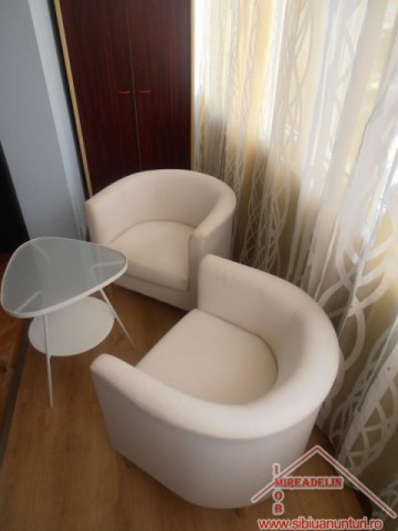 inchiriez-apartament-3-camere-zona-parc-sub-arini-5