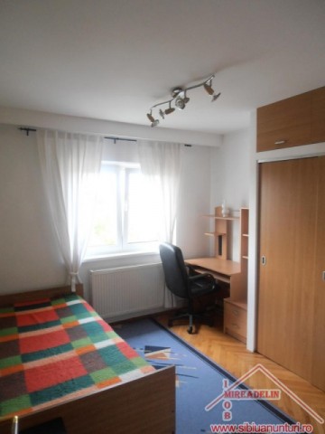 inchiriez-apartament-3-camere-zona-parc-sub-arini-7