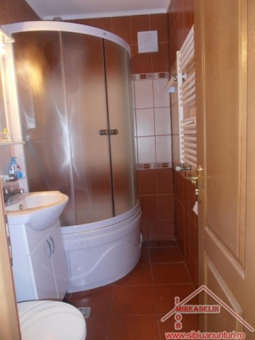 inchiriez-apartament-3-camere-zona-parc-sub-arini-9