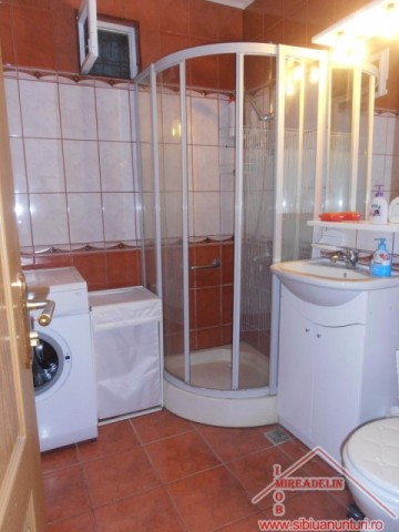 inchiriez-apartament-3-camere-zona-parc-sub-arini-8