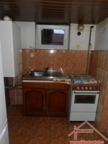 inchiriez-apartament-3-camerela-casa-zona-terezian-2