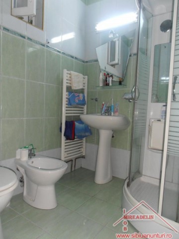 inchiriez-apartament-3-camerela-casa-zona-terezian-6