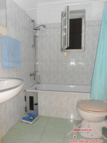 inchiriez-apartament-3-camerela-casa-zona-terezian-9