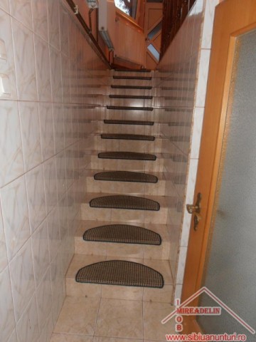 inchiriez-apartament-3-camerela-casa-zona-terezian-10
